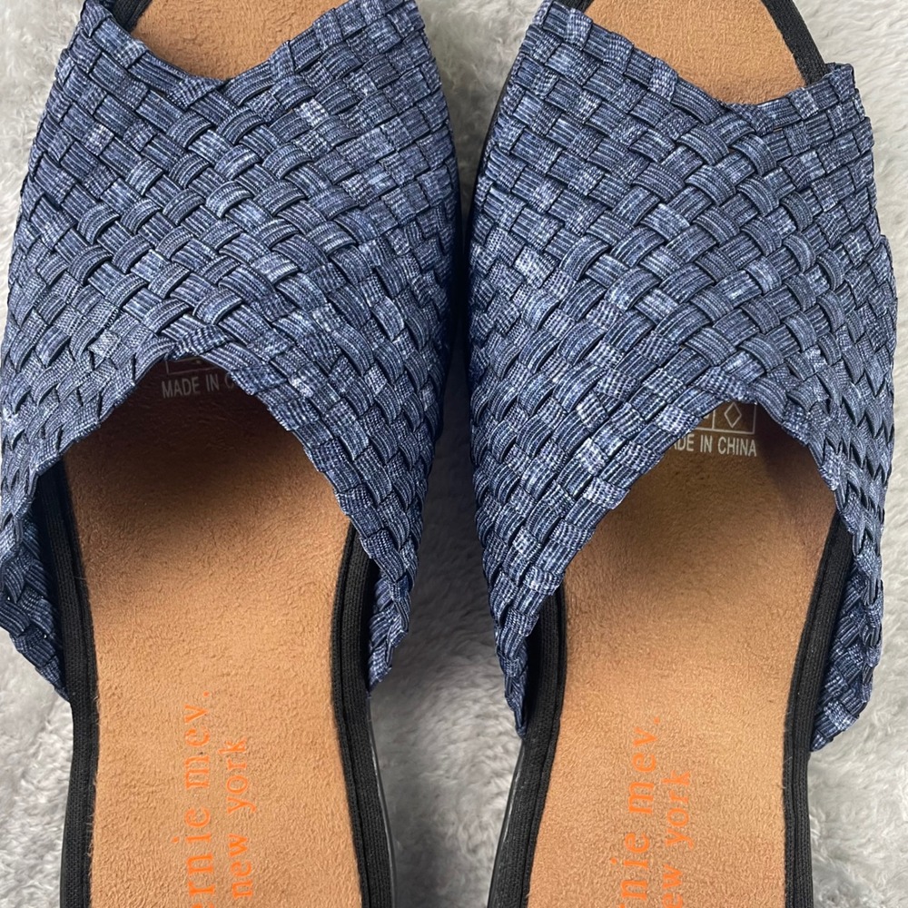 Bernie Mev New York Woven Elastic Slide Sandals Blue Denim Memory Foam Size 38 - Picture 5 of 6